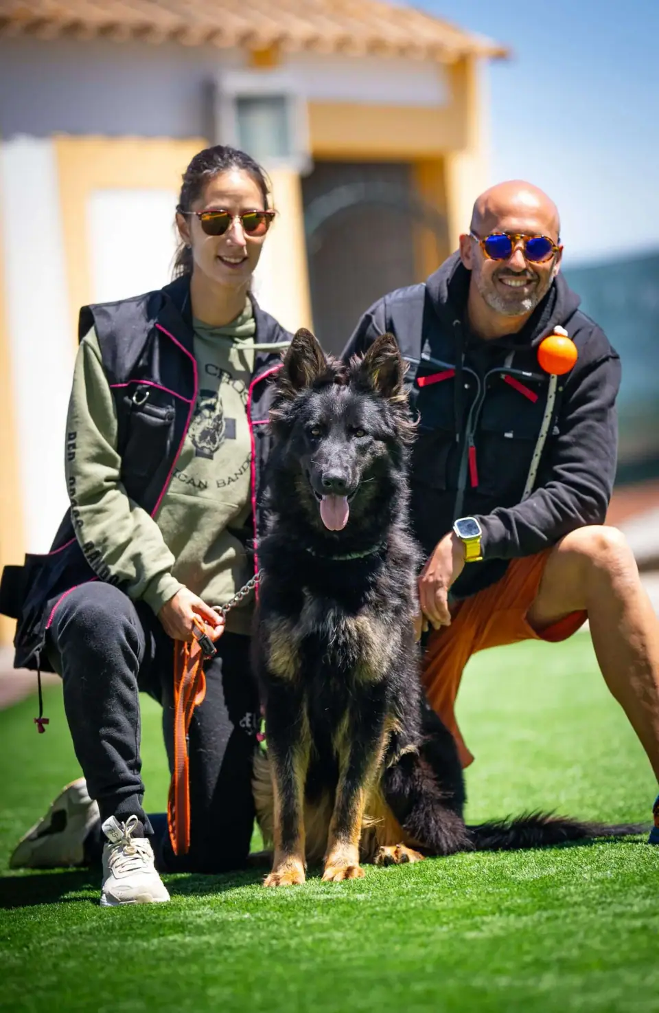 Rui Navarro e a equipa Alma K9 com a pastor-alemão Bella